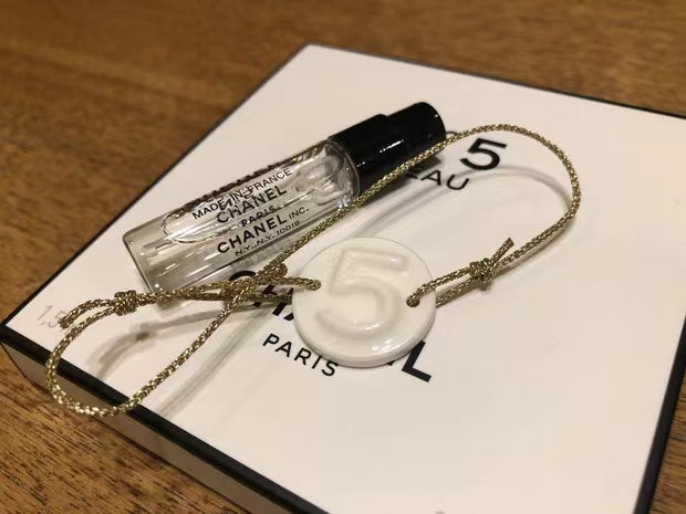 Chanel No.5 L'Eau BRACELET CHARM WHITE CERAMIC + SAMPLE 1.5m