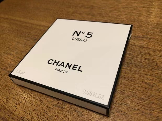 Chanel No.5 L'Eau BRACELET CHARM WHITE CERAMIC + SAMPLE 1.5m